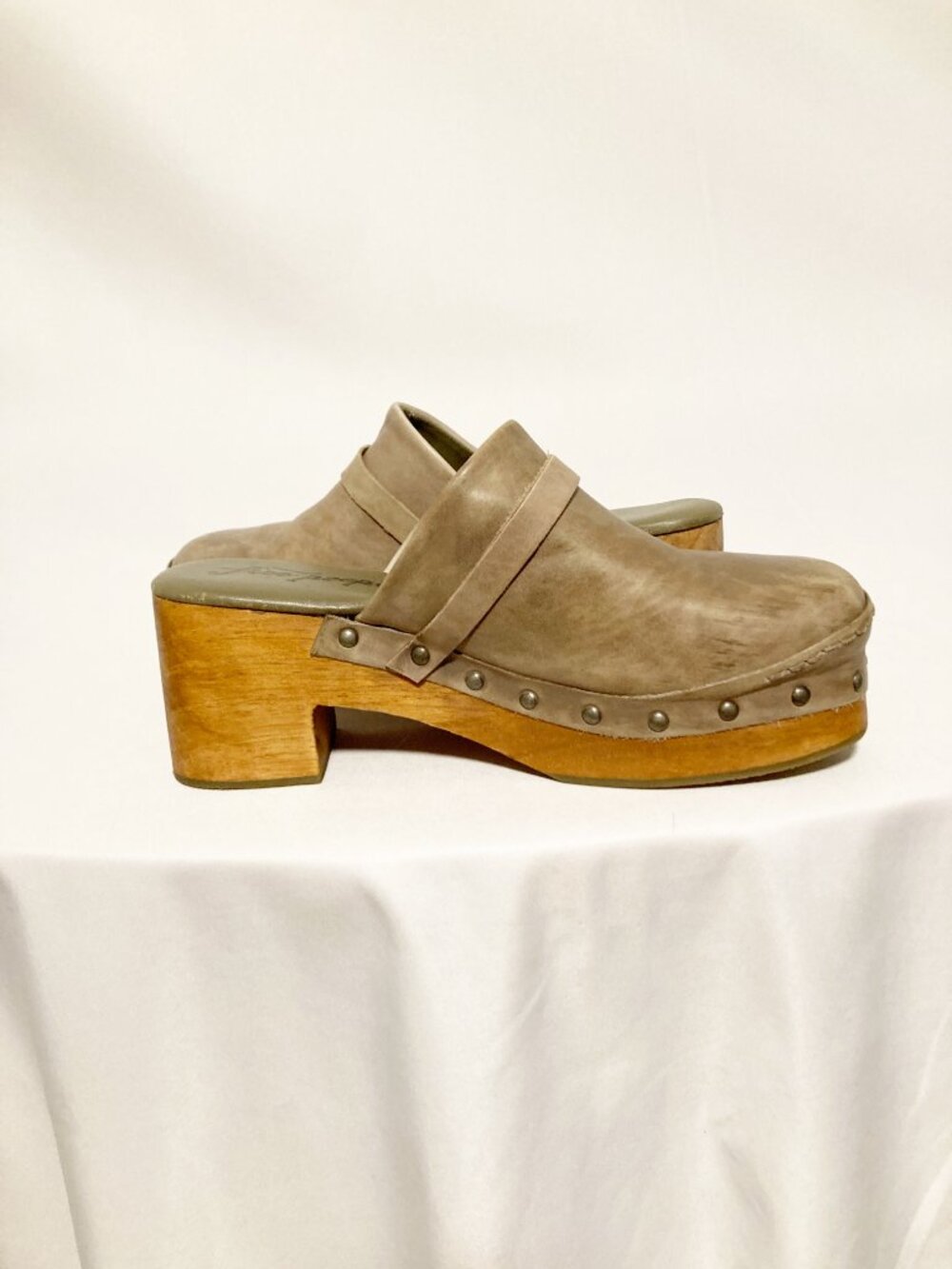 Free People Calabasas Studded Leather Mule Clog Size 38.5 - Picture 5 of 9